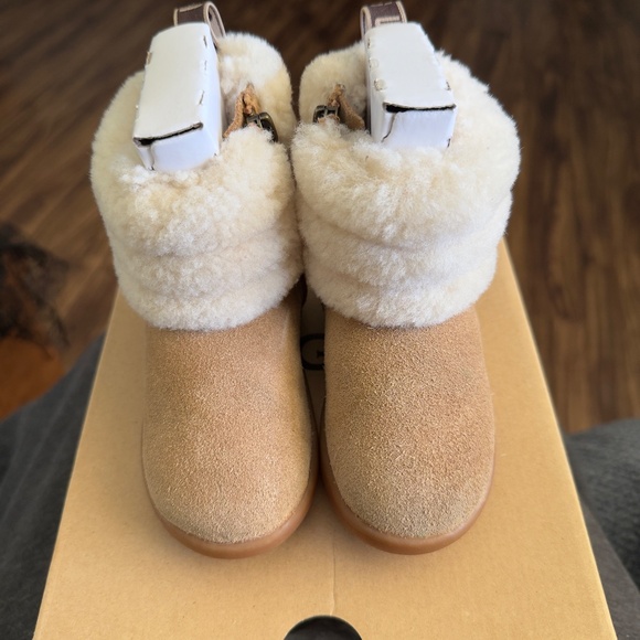 UGG Boots Size 8 - Picture 9 of 9